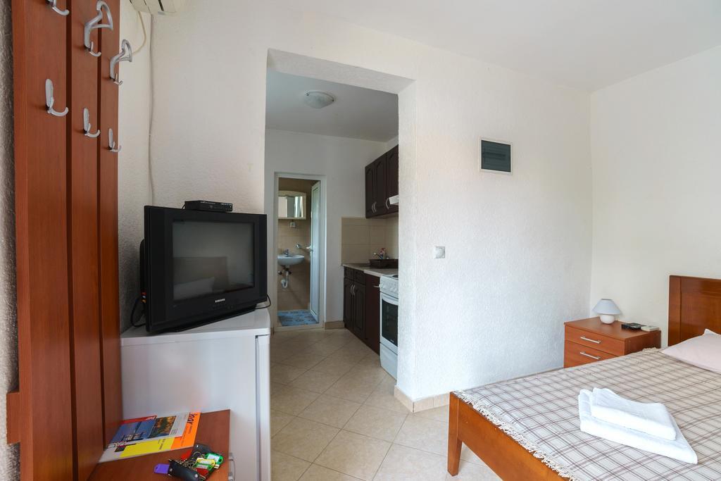 Apartments Lora Bar Exterior photo
