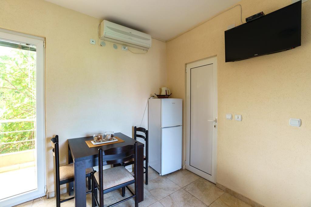 Apartments Lora Bar Exterior photo