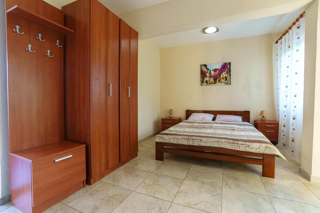 Apartments Lora Bar Exterior photo