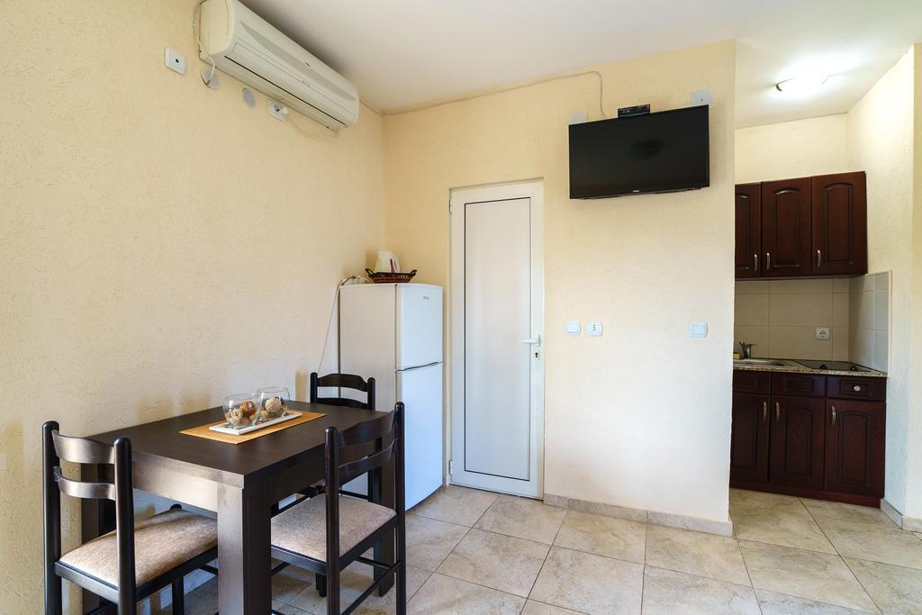 Apartments Lora Bar Exterior photo