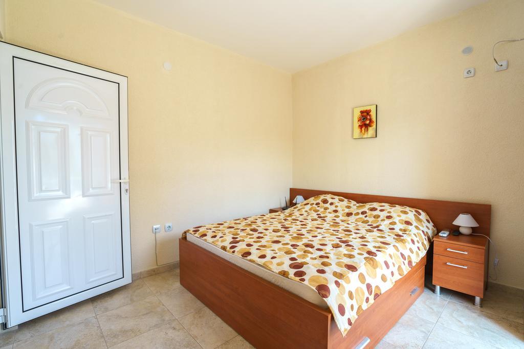 Apartments Lora Bar Exterior photo