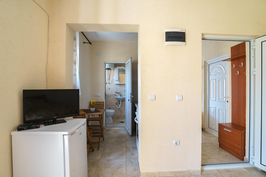 Apartments Lora Bar Exterior photo