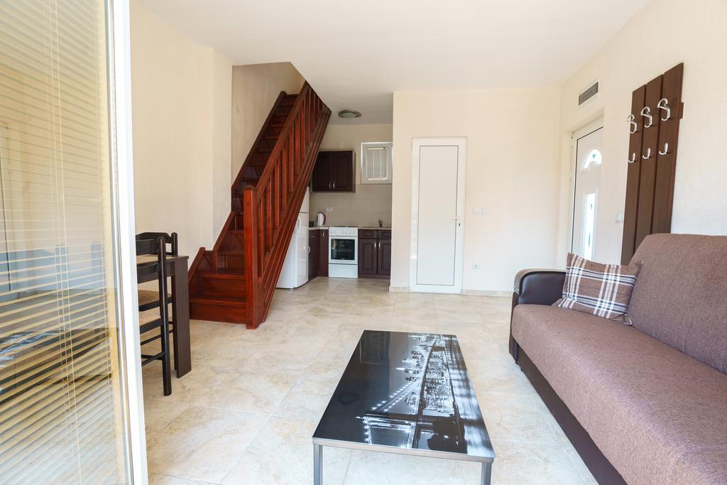 Apartments Lora Bar Exterior photo