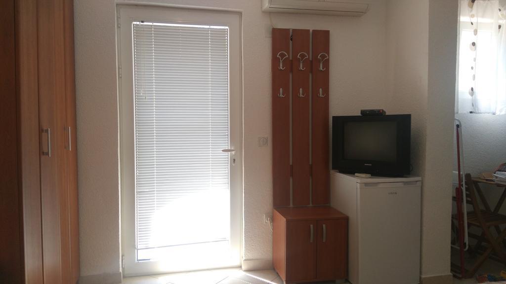 Apartments Lora Bar Exterior photo