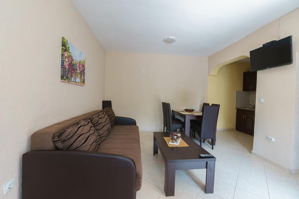 Apartments Lora Bar Exterior photo