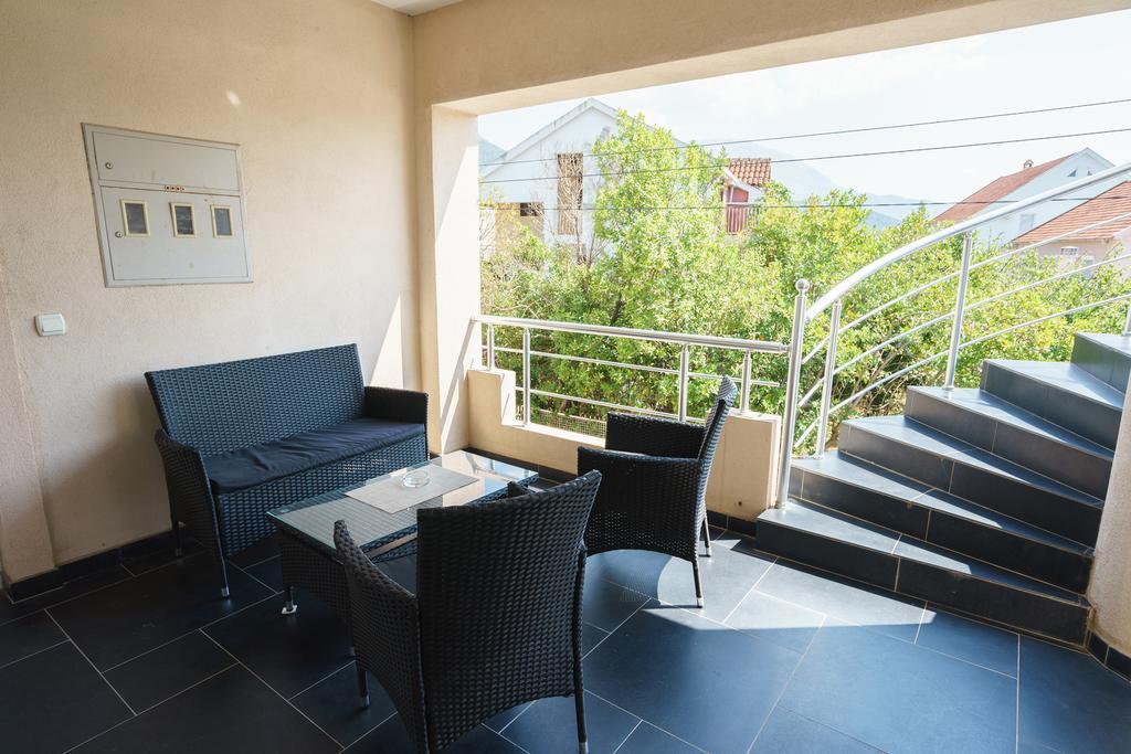 Apartments Lora Bar Exterior photo