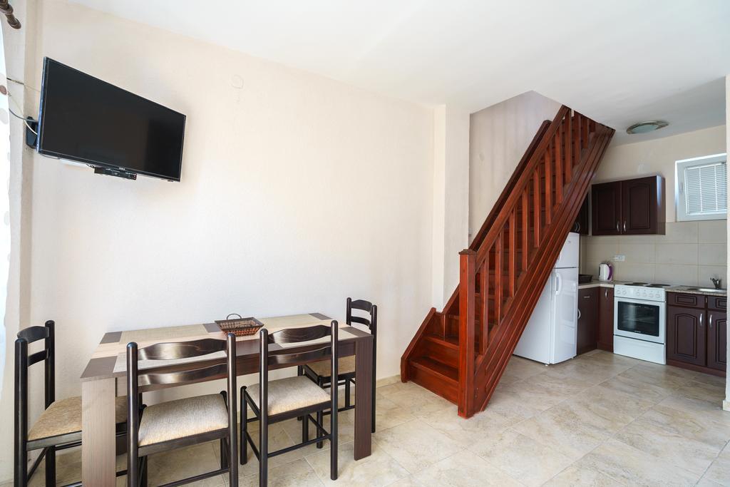Apartments Lora Bar Exterior photo
